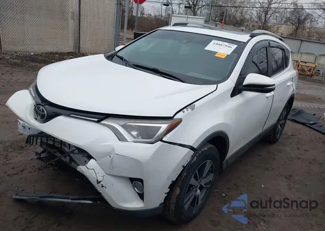 2017 Toyota Rav4 Xle z USA, uszkodzony, nr VIN 2T3RFREV7HW577419